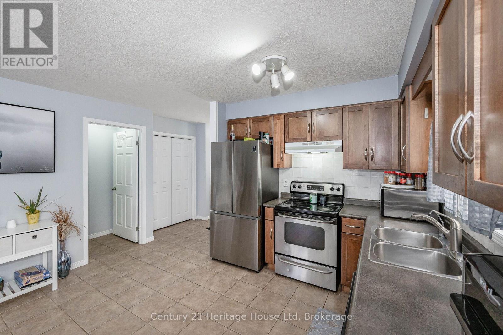 37 Hasler Crescent, Guelph (Pineridge/westminster Woods), Ontario  N1L 0A2 - Photo 12 - X12860656