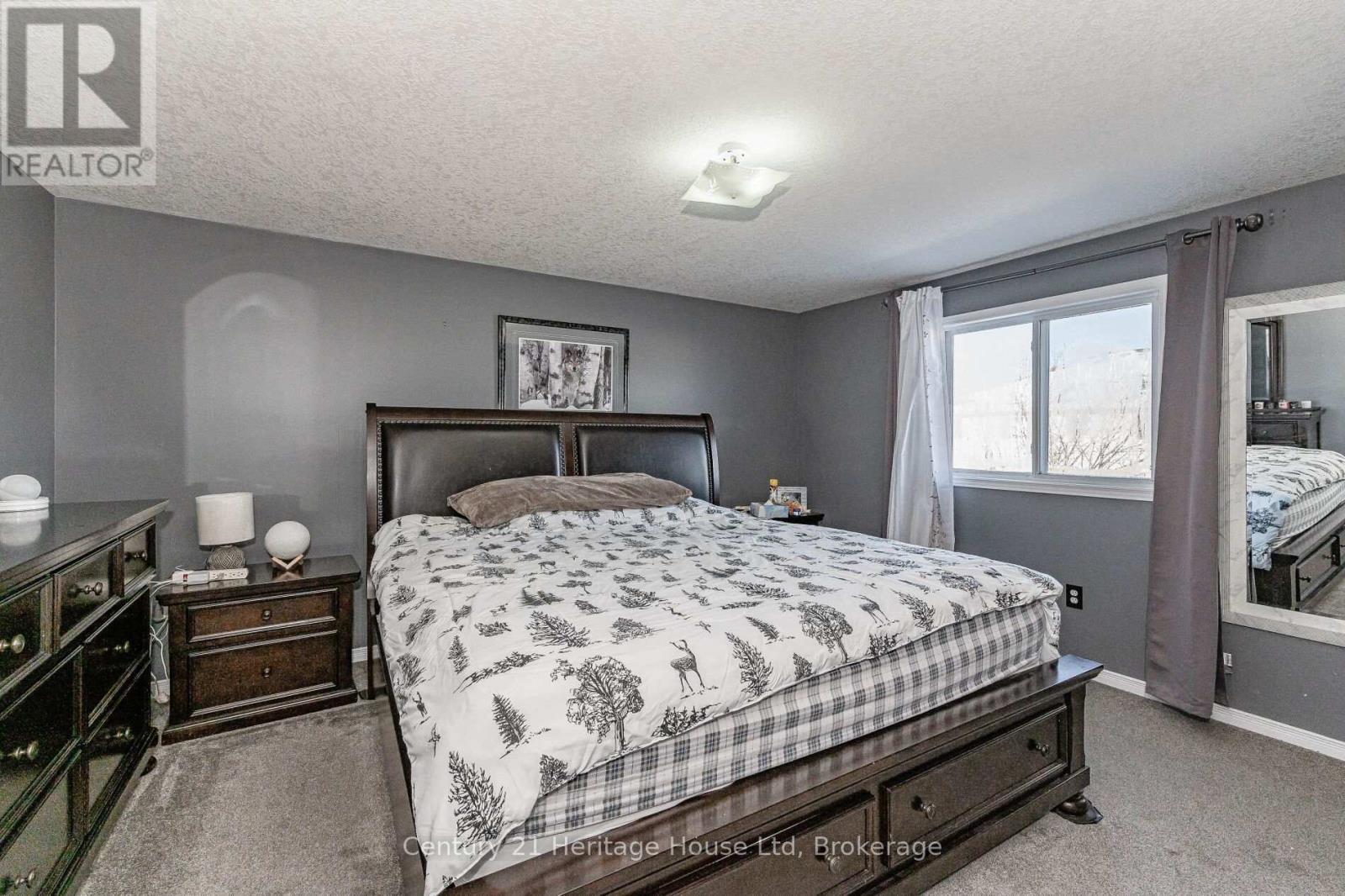 37 Hasler Crescent, Guelph (Pineridge/westminster Woods), Ontario  N1L 0A2 - Photo 22 - X12860656