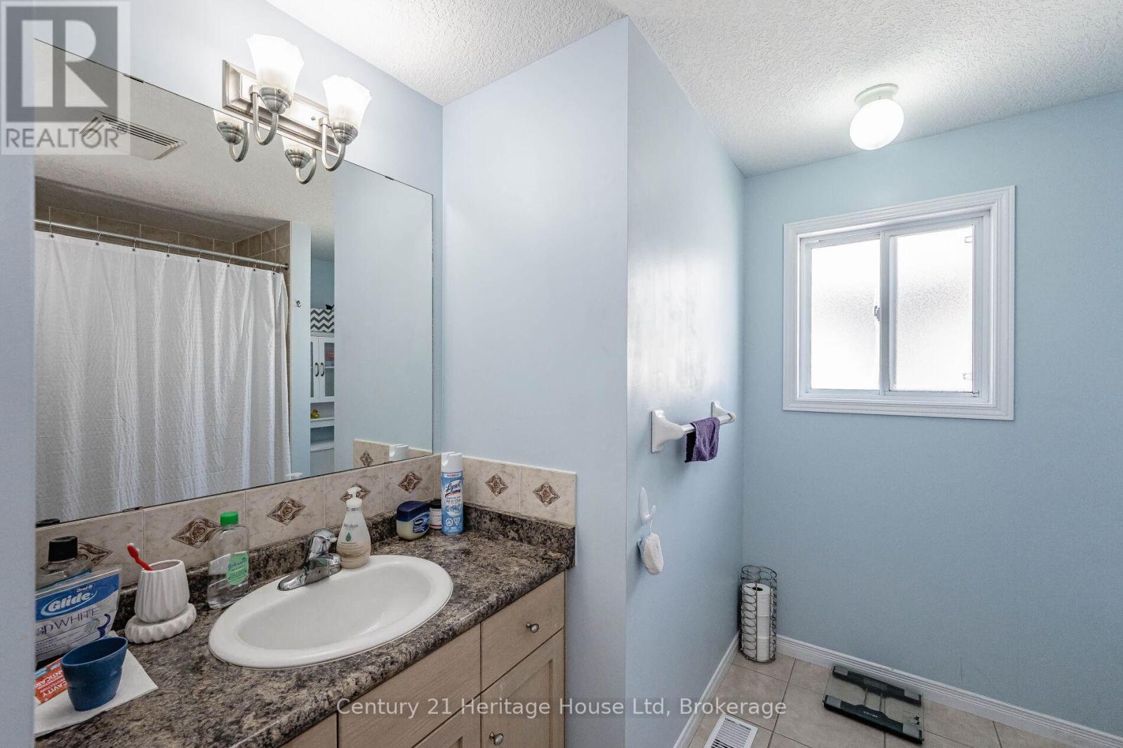 37 Hasler Crescent, Guelph (Pineridge/westminster Woods), Ontario  N1L 0A2 - Photo 31 - X12860656