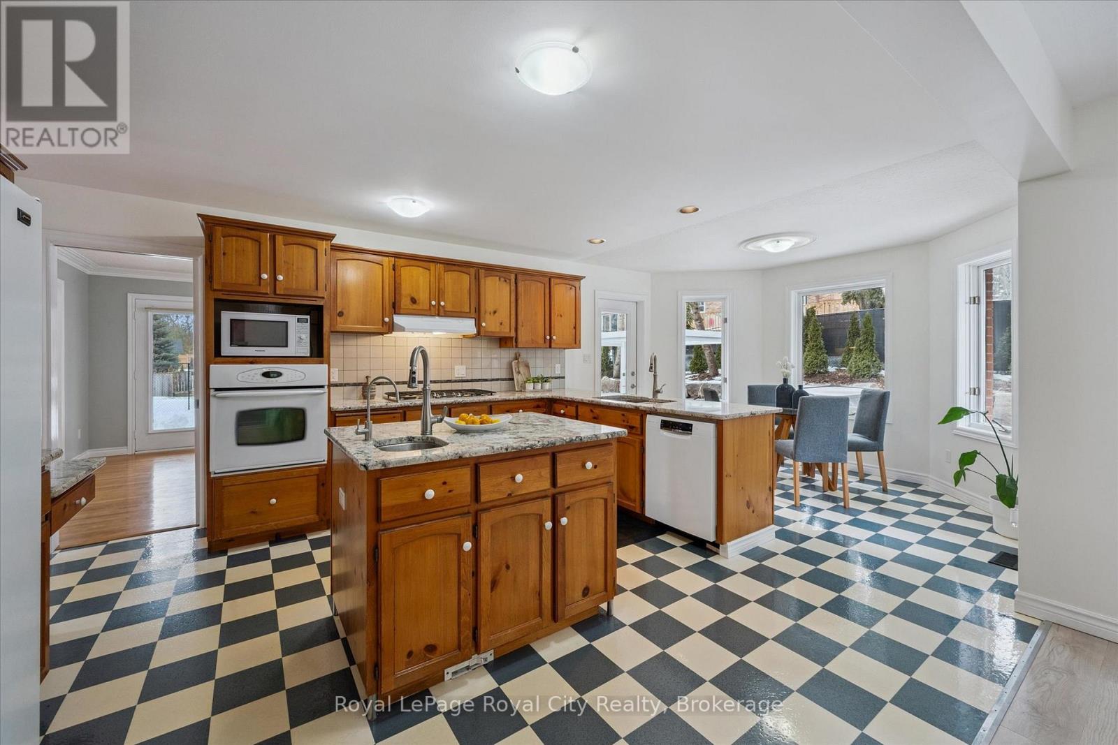 17 Trillium Court, Guelph, Ontario  N1G 4P8 - Photo 19 - X12860678