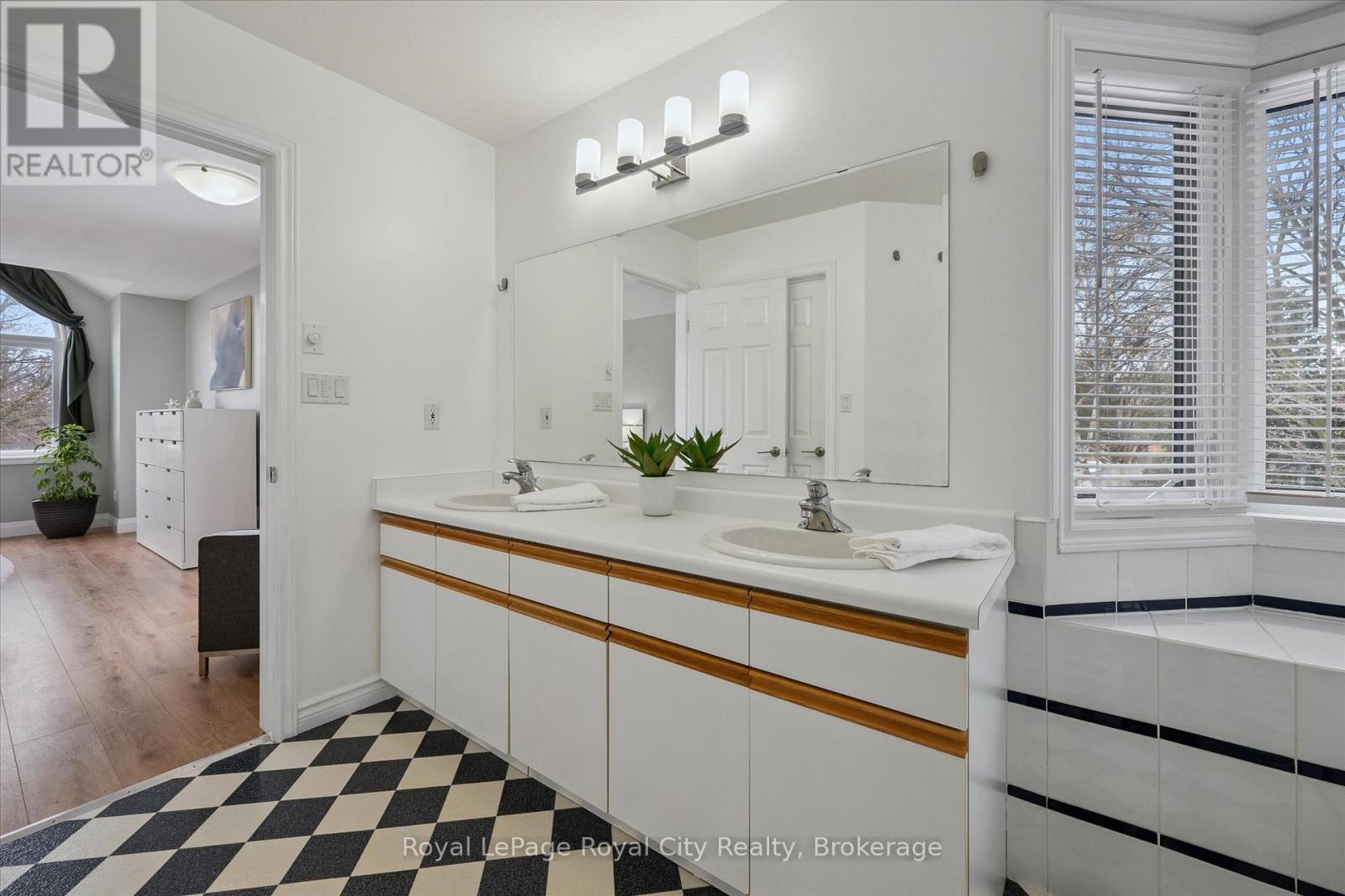 17 Trillium Court, Guelph, Ontario  N1G 4P8 - Photo 25 - X12860678