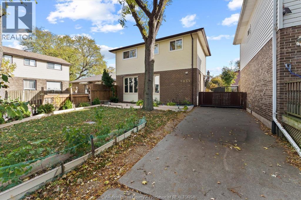 9054 Conway Court, Windsor, Ontario  N8S 4G3 - Photo 3 - 26004836