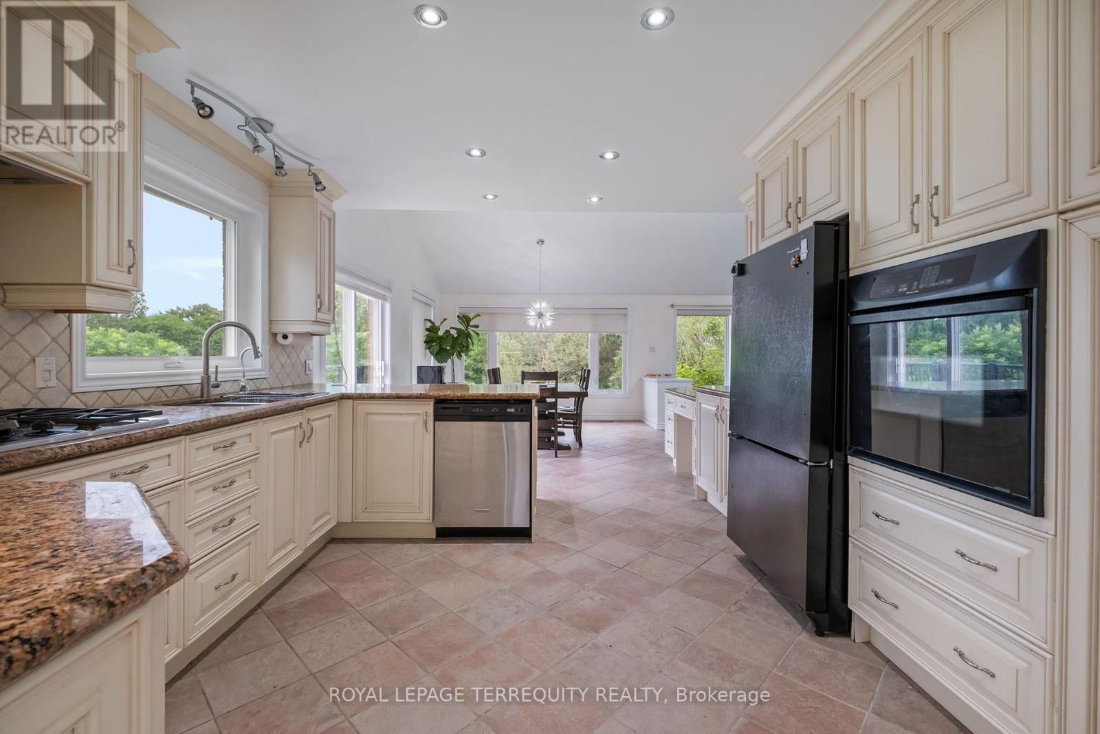 1041 15th Side Road, New Tecumseth, Ontario  L0G 1T0 - Photo 21 - N12860616