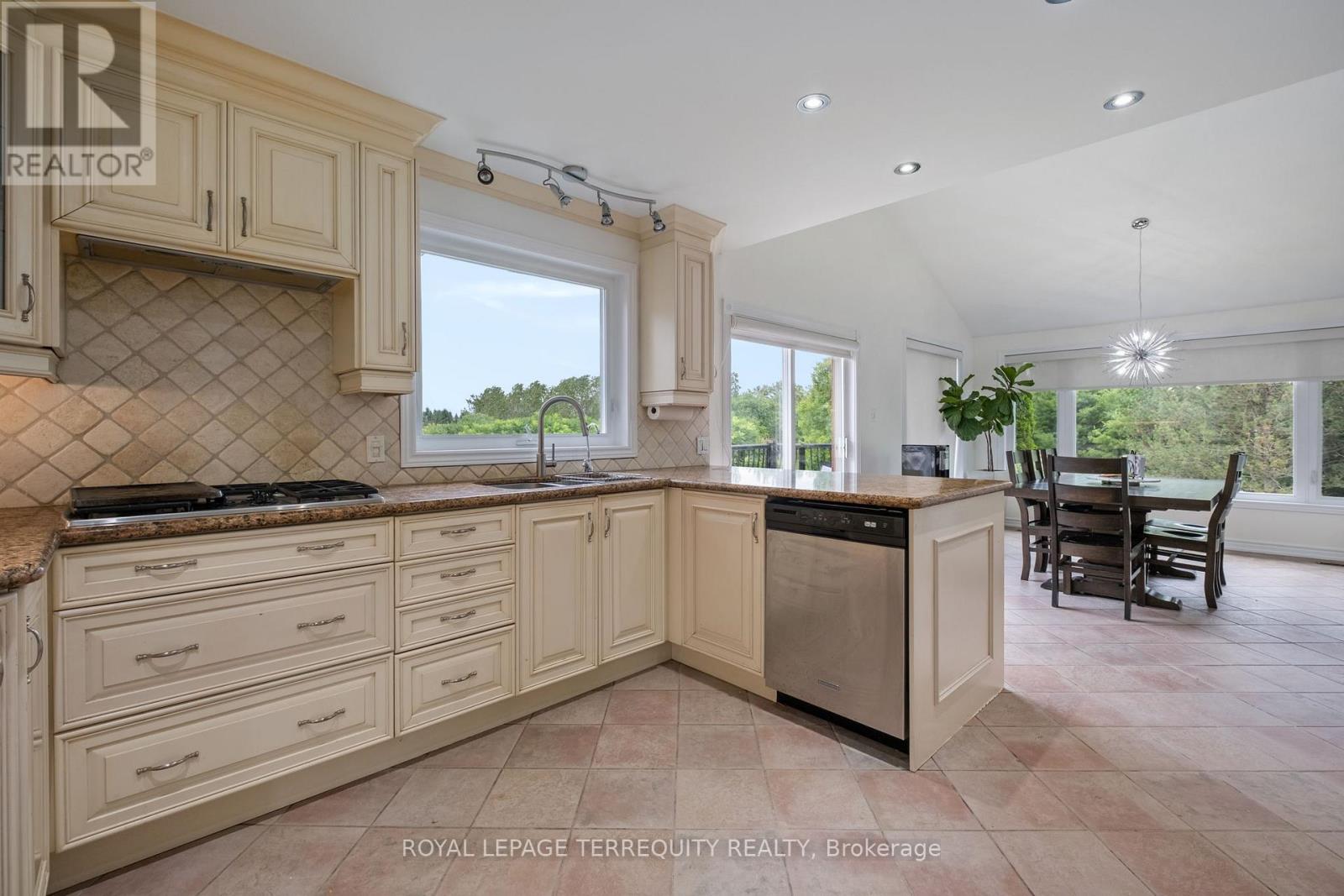 1041 15th Side Road, New Tecumseth, Ontario  L0G 1T0 - Photo 22 - N12860616