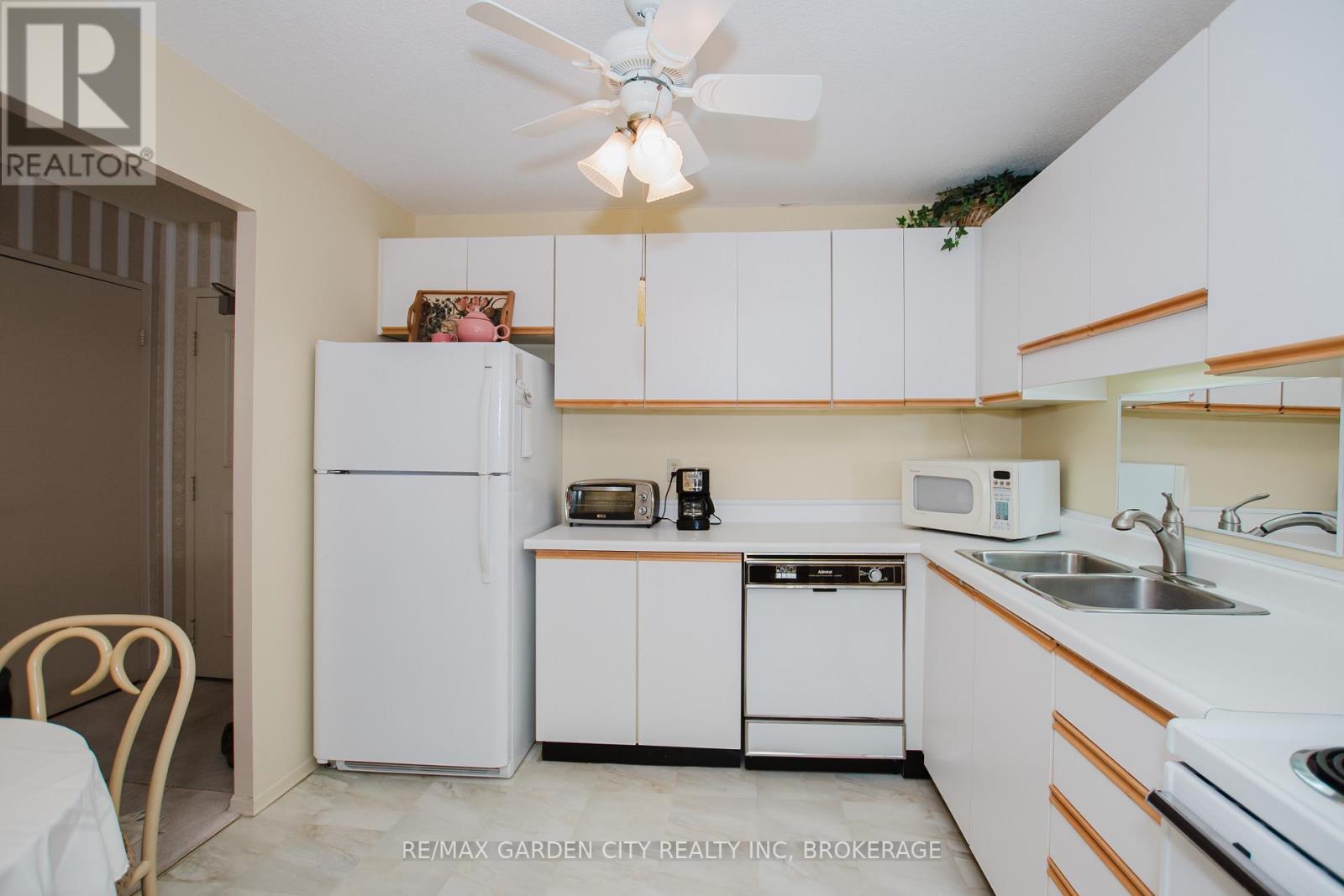 307 - 7 Gale Crescent, St. Catharines (E. Chester), Ontario  L2R 7M8 - Photo 7 - X12833280