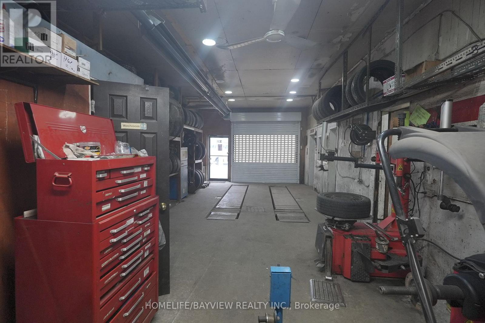 811 Lakeshore Road E, Mississauga, Ontario  L5E 1C8 - Photo 11 - W12847376