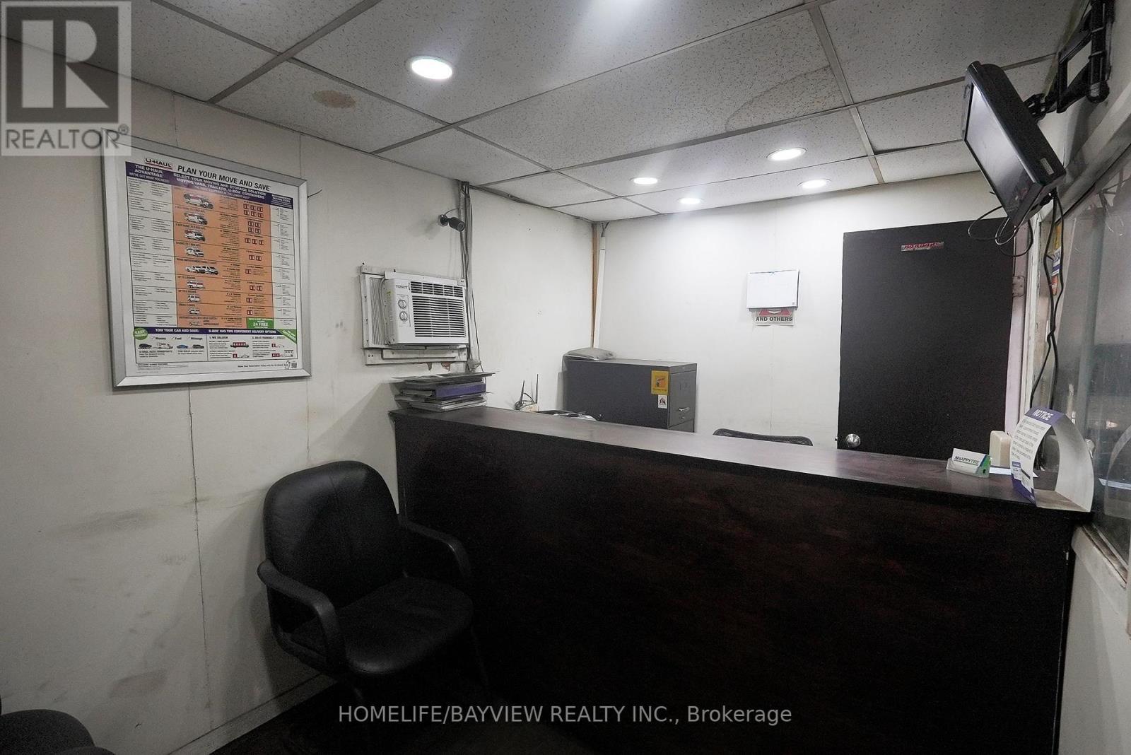 811 Lakeshore Road E, Mississauga, Ontario  L5E 1C8 - Photo 15 - W12847376