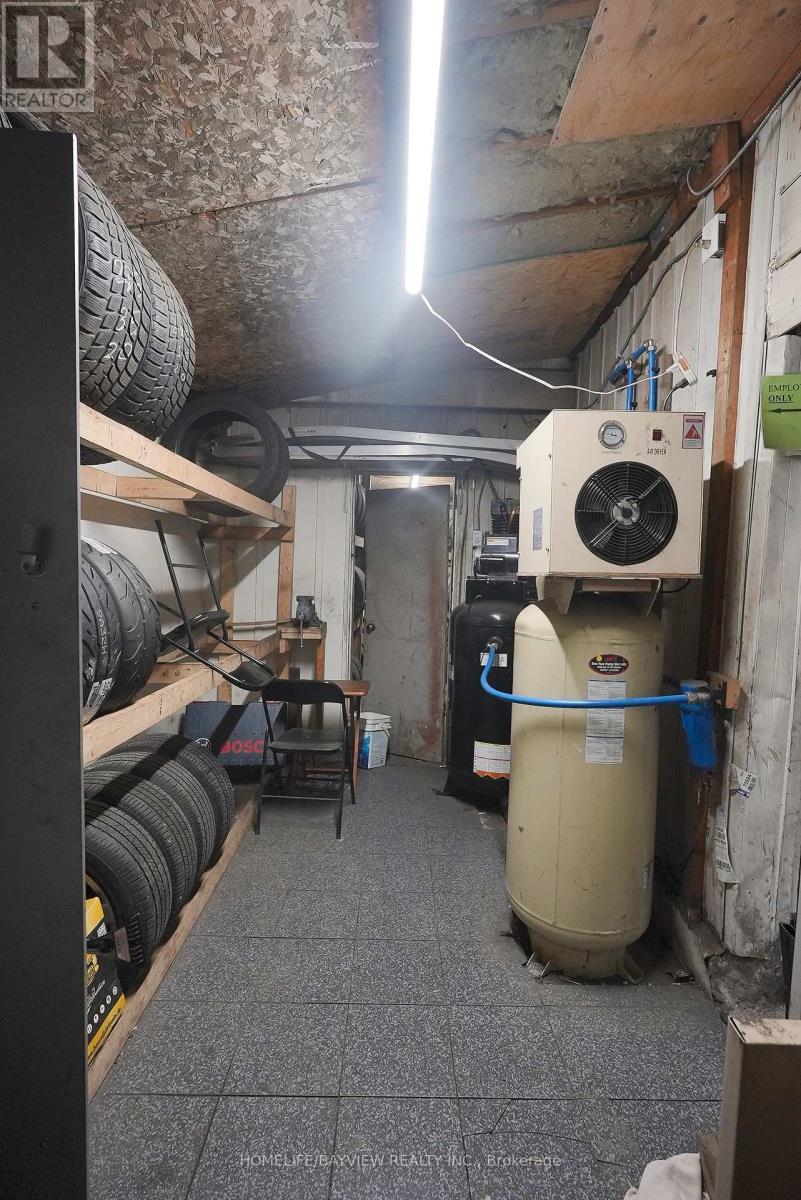 811 Lakeshore Road E, Mississauga, Ontario  L5E 1C8 - Photo 13 - W12847376