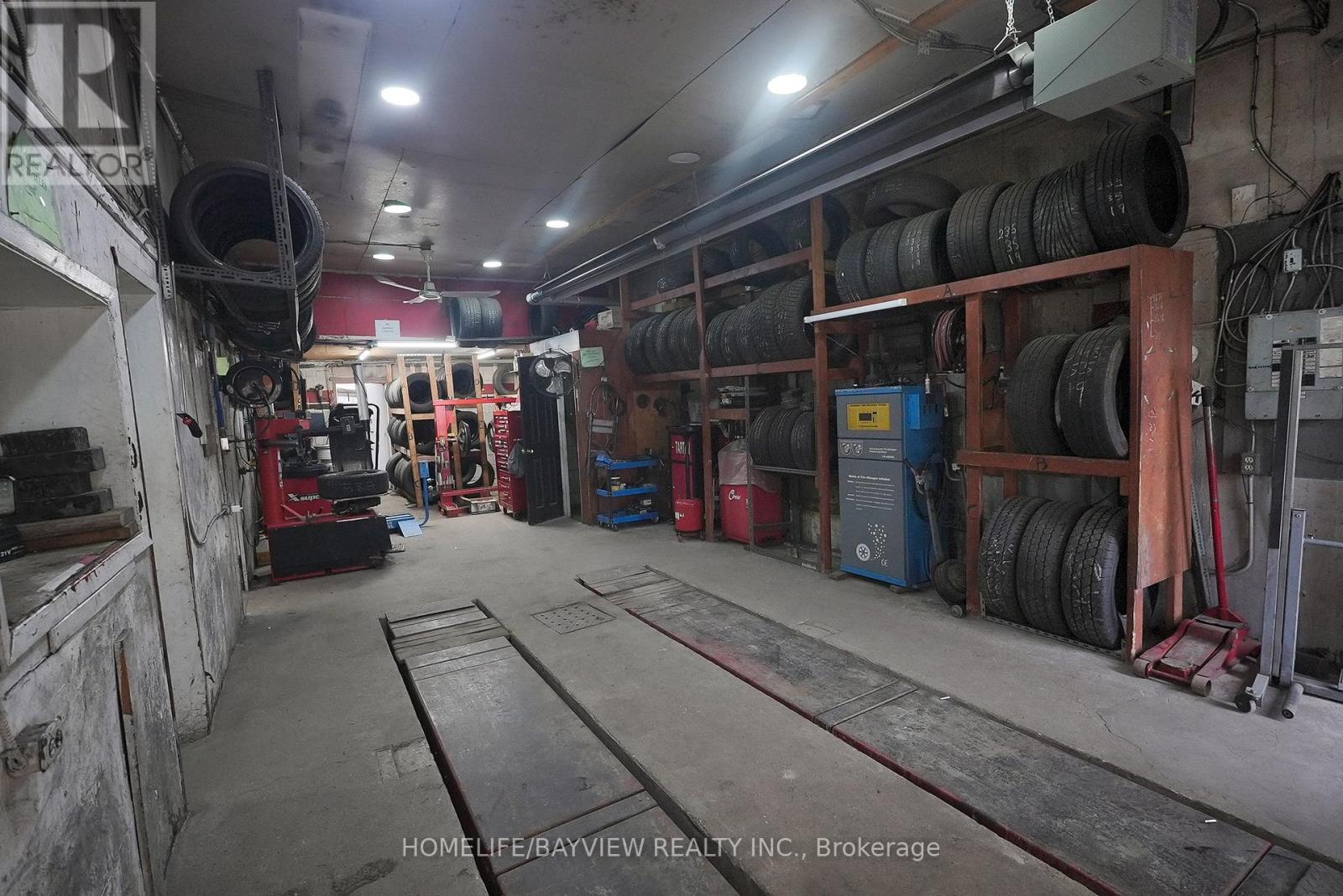 811 Lakeshore Road E, Mississauga, Ontario  L5E 1C8 - Photo 16 - W12847376