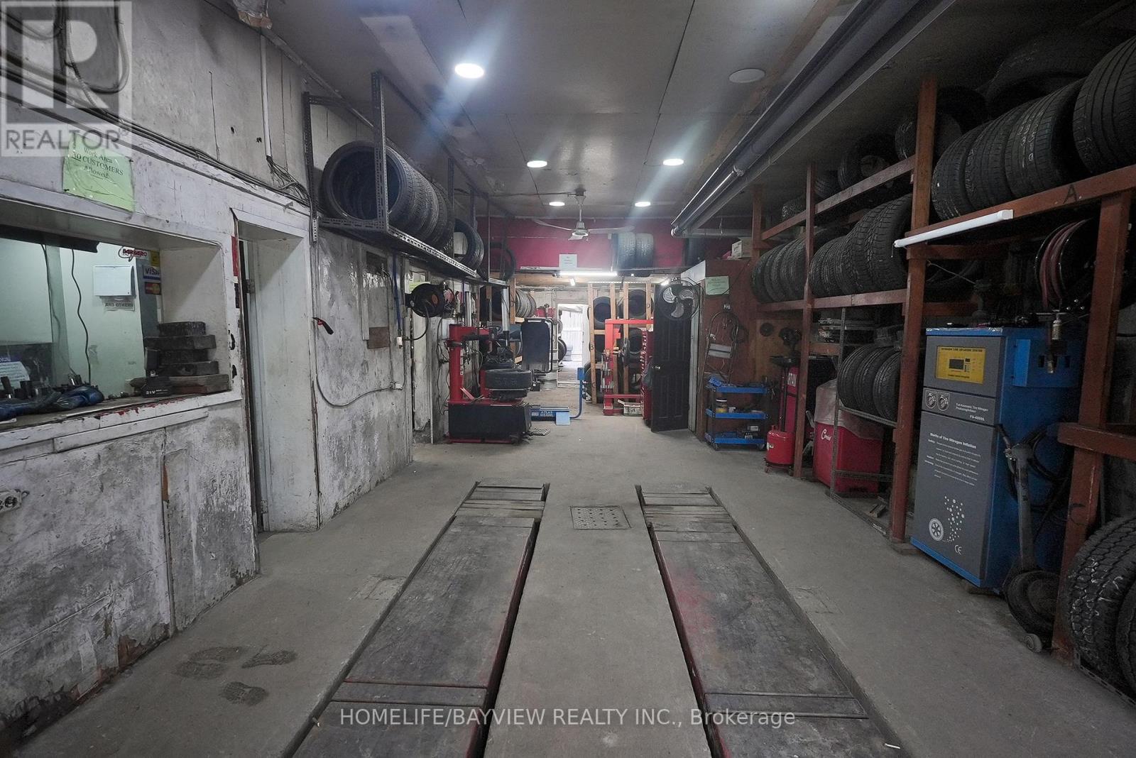 811 Lakeshore Road E, Mississauga, Ontario  L5E 1C8 - Photo 18 - W12847376