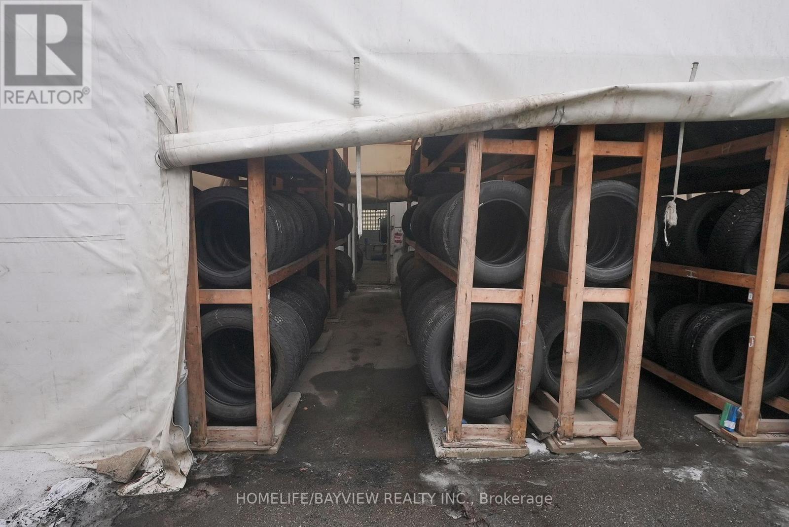 811 Lakeshore Road E, Mississauga, Ontario  L5E 1C8 - Photo 6 - W12847376