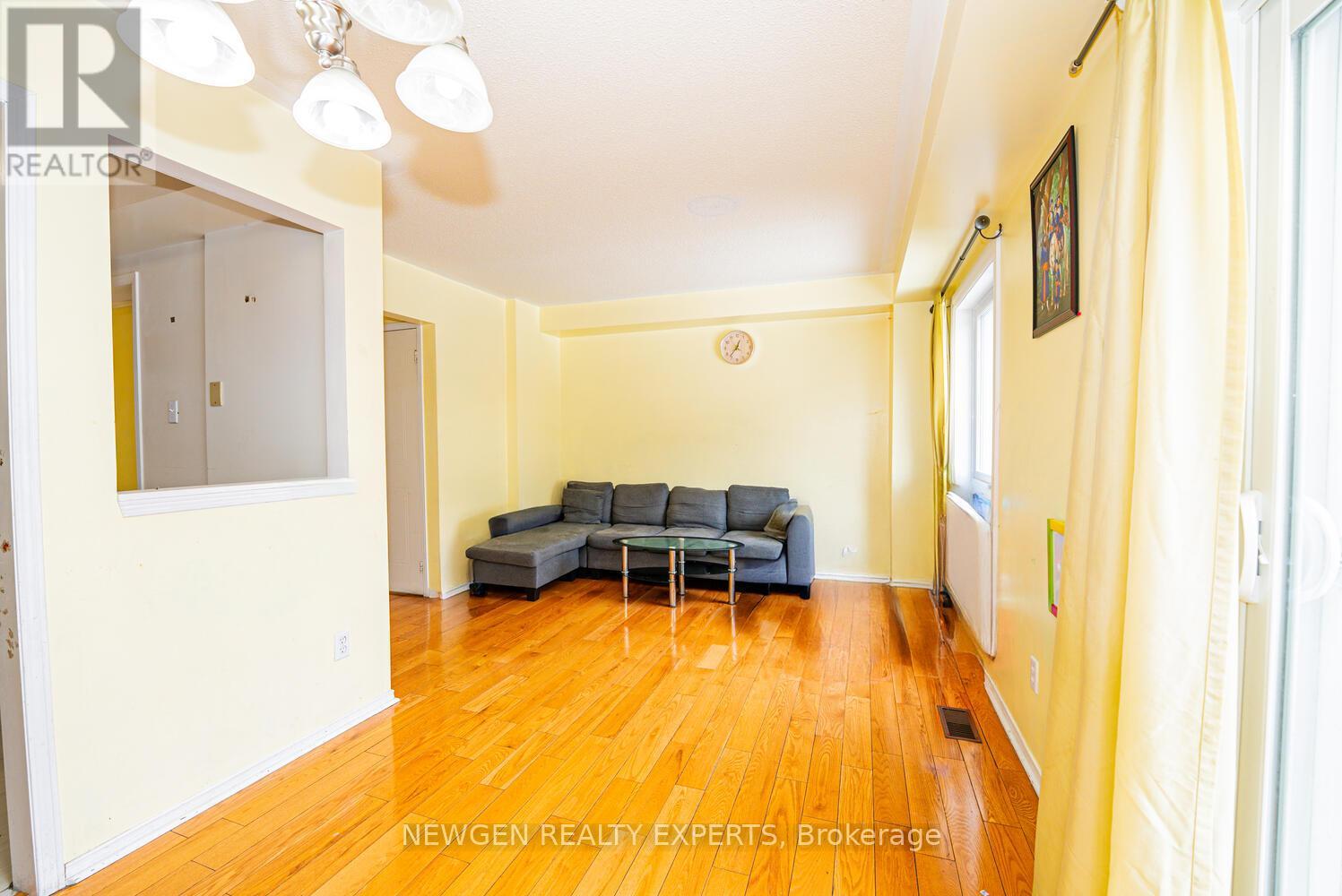 68 Wickstead Court, Brampton, Ontario  L6R 1N8 - Photo 10 - W12851294