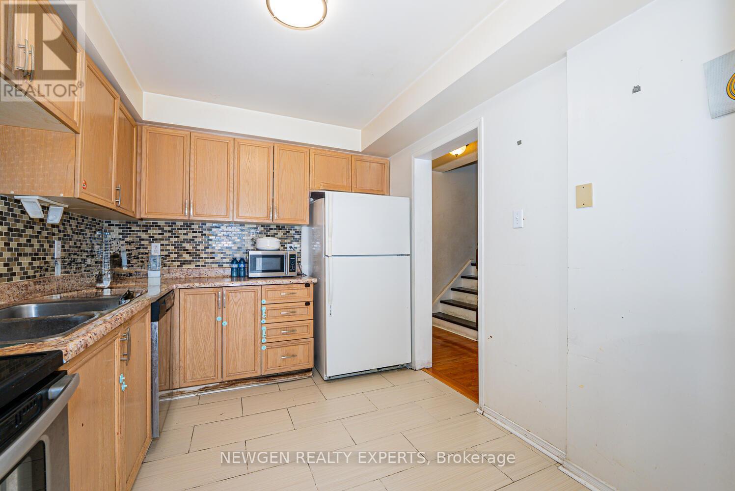 68 Wickstead Court, Brampton, Ontario  L6R 1N8 - Photo 14 - W12851294