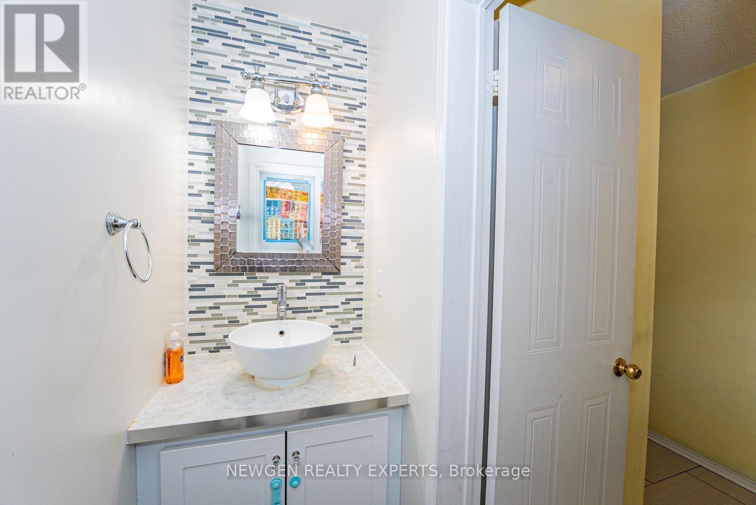 68 Wickstead Court, Brampton, Ontario  L6R 1N8 - Photo 16 - W12851294