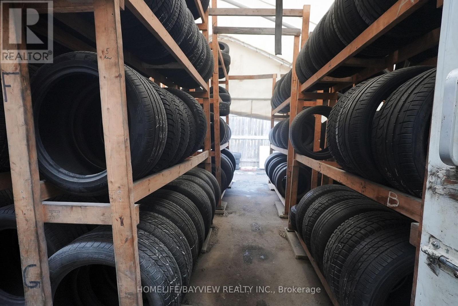 811 Lakeshore Road E, Mississauga, Ontario  L5E 1C8 - Photo 7 - W12847376