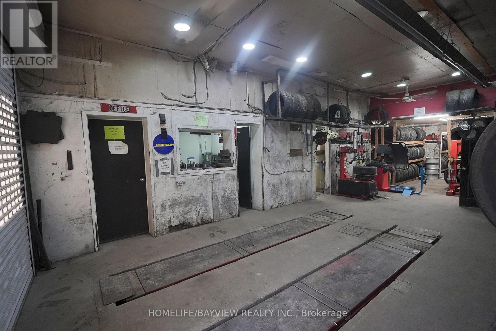 811 Lakeshore Road E, Mississauga, Ontario  L5E 1C8 - Photo 17 - W12847376