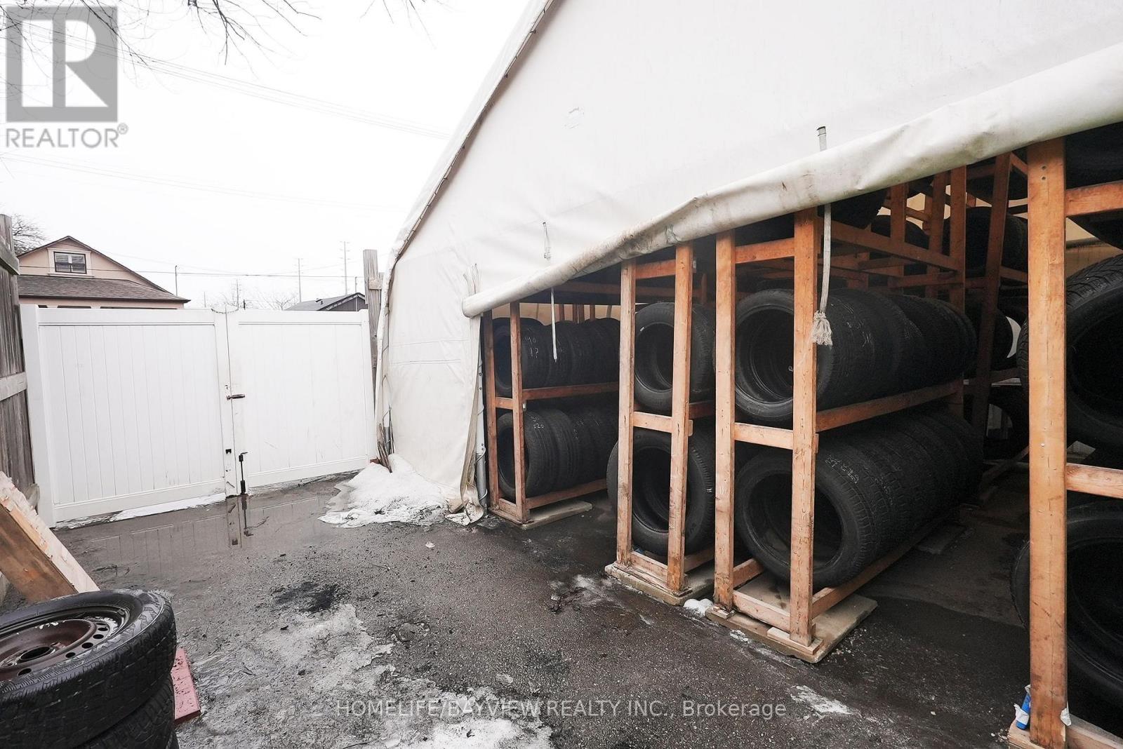 811 Lakeshore Road E, Mississauga, Ontario  L5E 1C8 - Photo 4 - W12847376