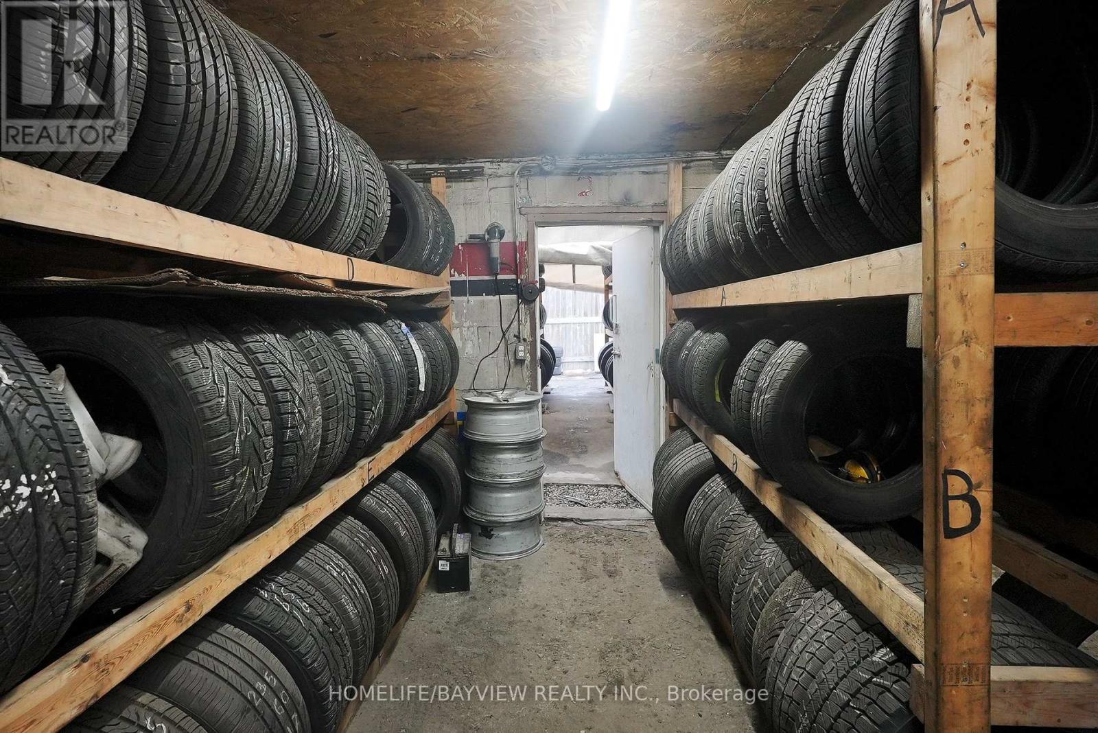 811 Lakeshore Road E, Mississauga, Ontario  L5E 1C8 - Photo 8 - W12847376