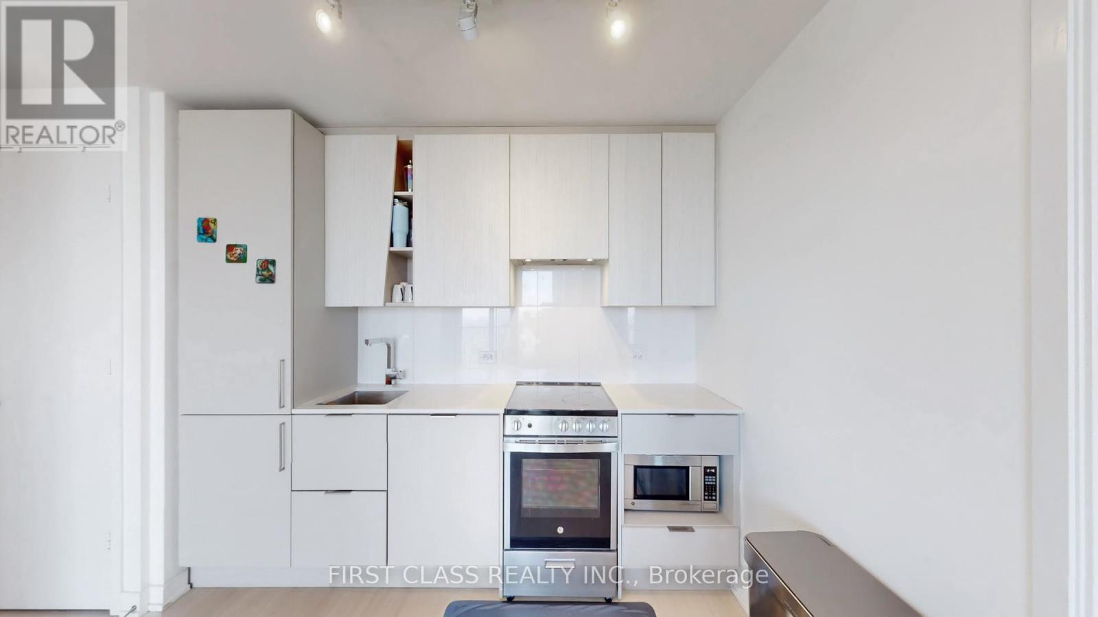 4301 - 3900 Confederation Parkway, Mississauga, Ontario  L5B 0M3 - Photo 19 - W12859750