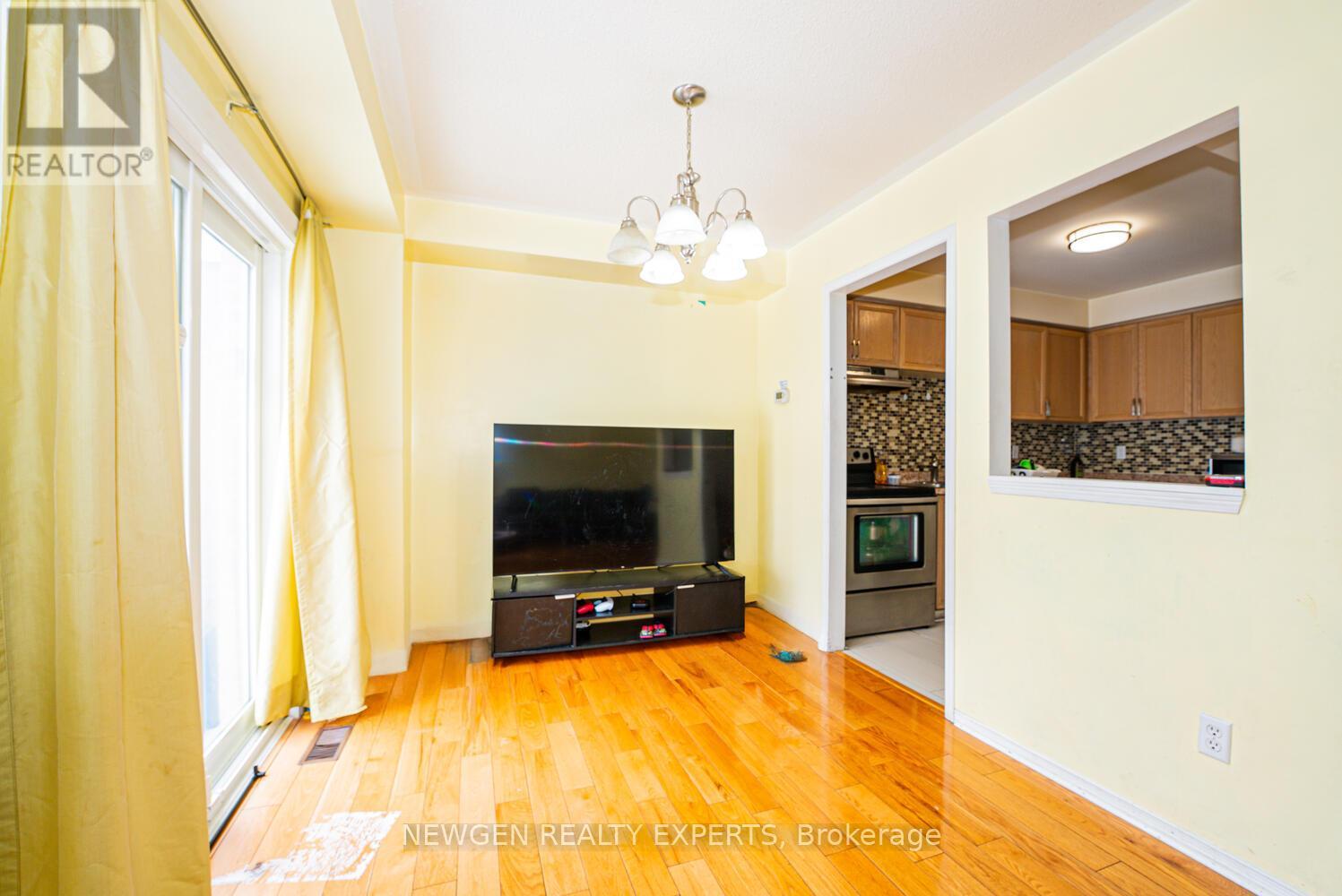 68 Wickstead Court, Brampton, Ontario  L6R 1N8 - Photo 12 - W12851294