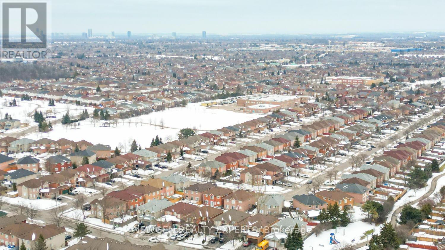 68 Wickstead Court, Brampton, Ontario  L6R 1N8 - Photo 40 - W12851294