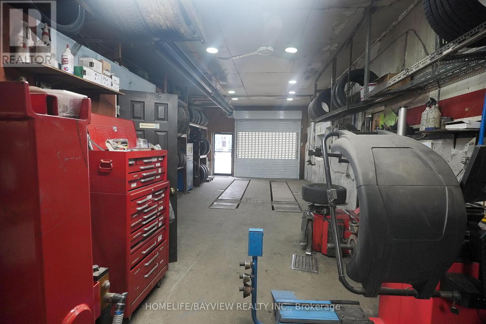 811 Lakeshore Road E, Mississauga, Ontario  L5E 1C8 - Photo 10 - W12847376