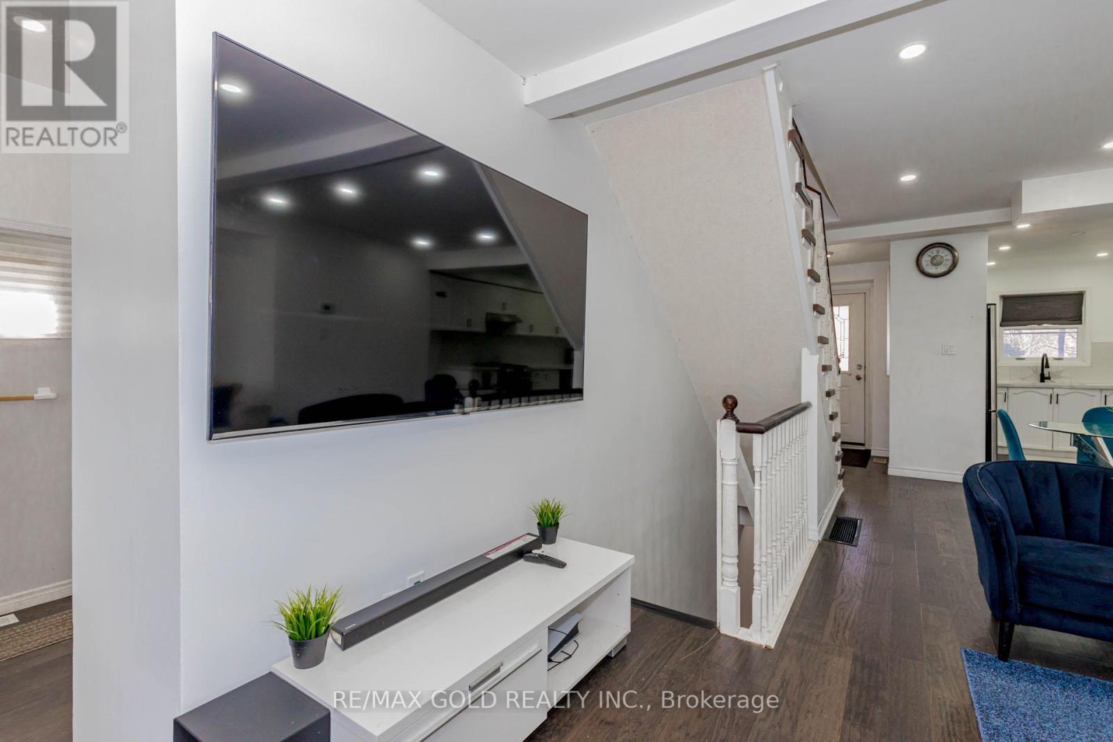 55 Desert Sand Drive, Brampton, Ontario  L6R 1V6 - Photo 10 - W12860412