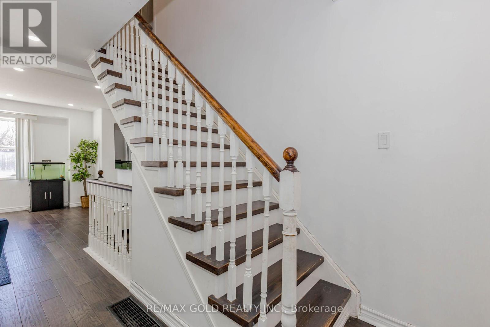 55 Desert Sand Drive, Brampton, Ontario  L6R 1V6 - Photo 12 - W12860412