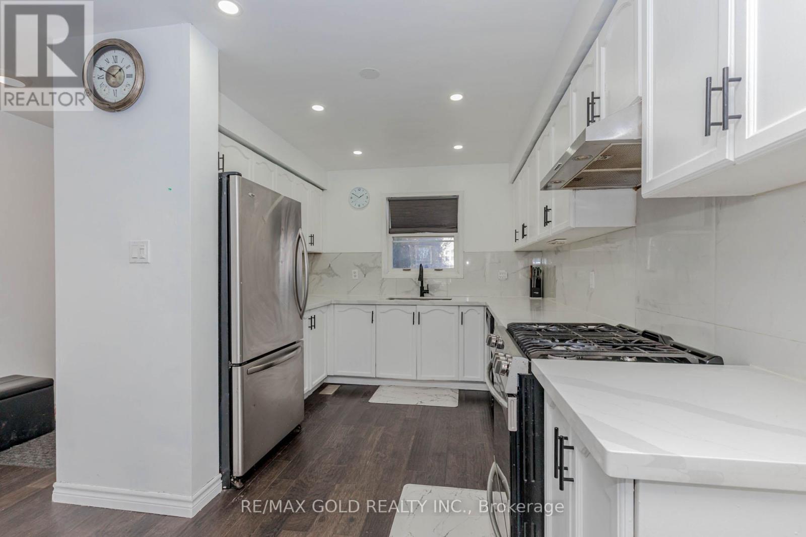 55 Desert Sand Drive, Brampton, Ontario  L6R 1V6 - Photo 6 - W12860412