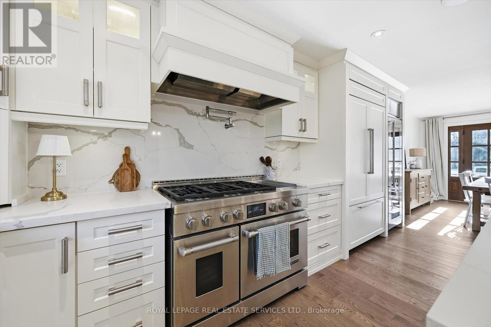 225 Weldon Avenue, Oakville, Ontario  L6K 2H9 - Photo 10 - W12860596