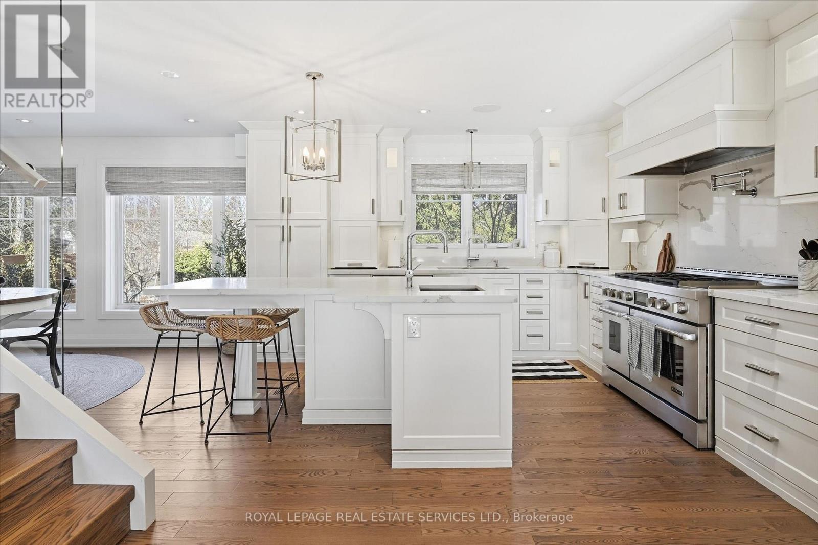 225 Weldon Avenue, Oakville, Ontario  L6K 2H9 - Photo 11 - W12860596