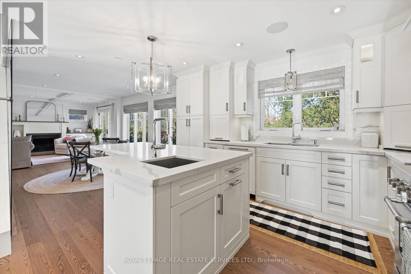 225 Weldon Avenue, Oakville, Ontario  L6K 2H9 - Photo 13 - W12860596