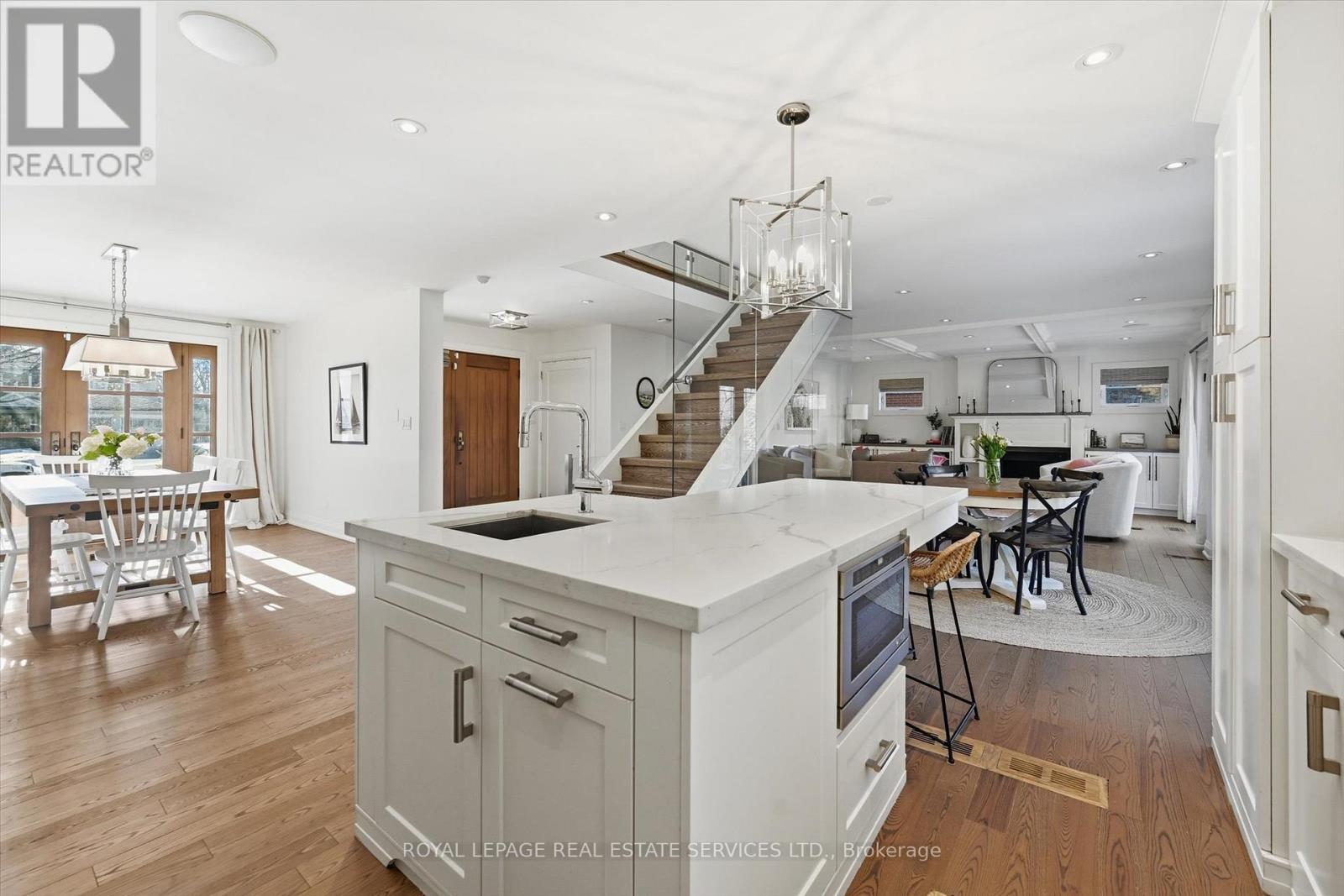 225 Weldon Avenue, Oakville, Ontario  L6K 2H9 - Photo 14 - W12860596