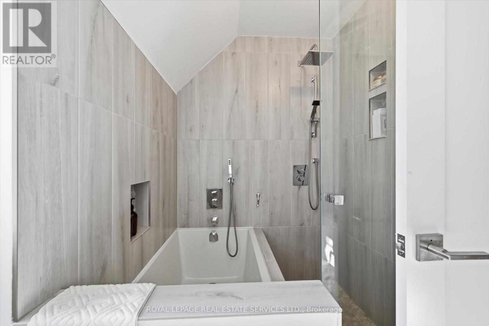 225 Weldon Avenue, Oakville, Ontario  L6K 2H9 - Photo 34 - W12860596