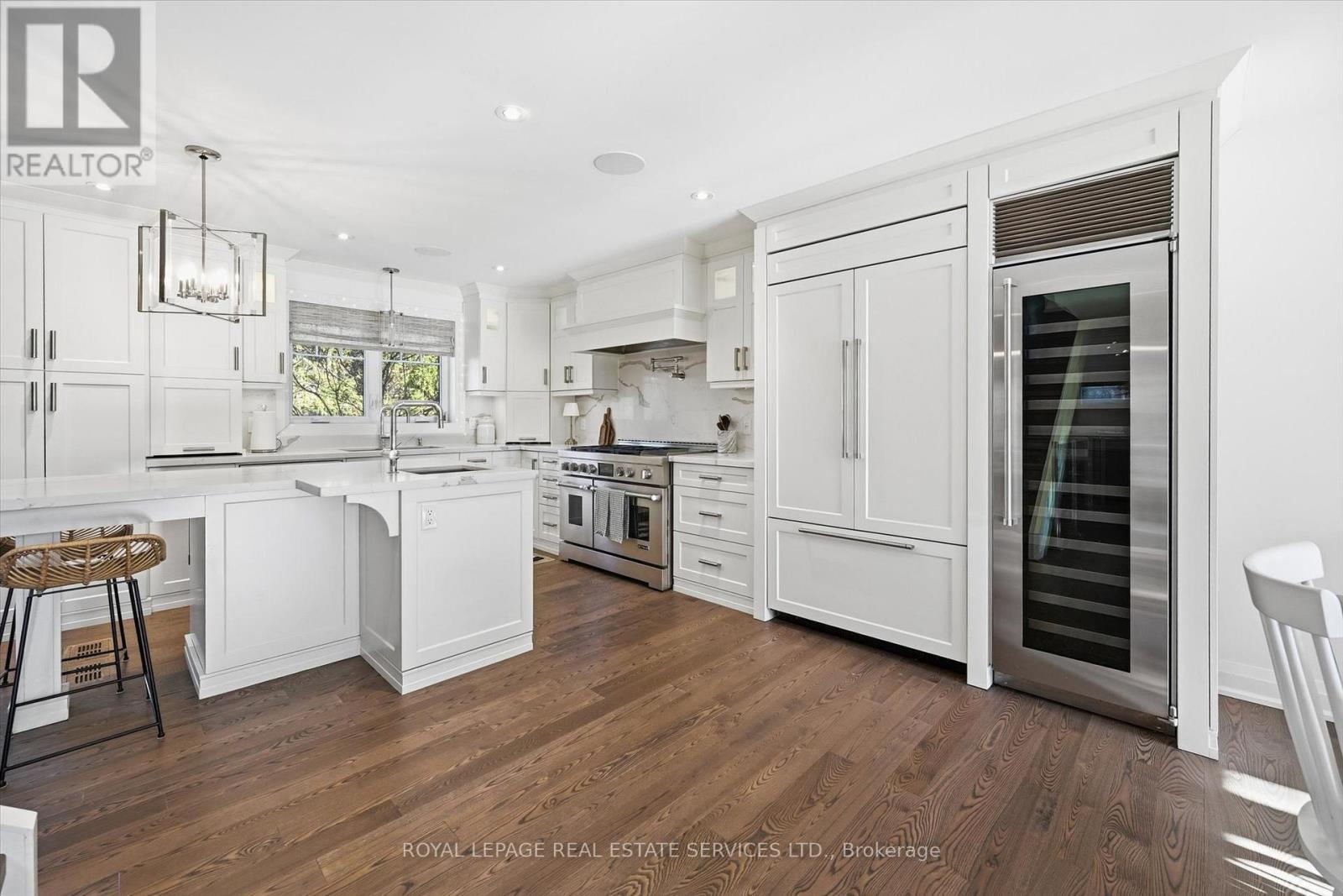 225 Weldon Avenue, Oakville, Ontario  L6K 2H9 - Photo 8 - W12860596