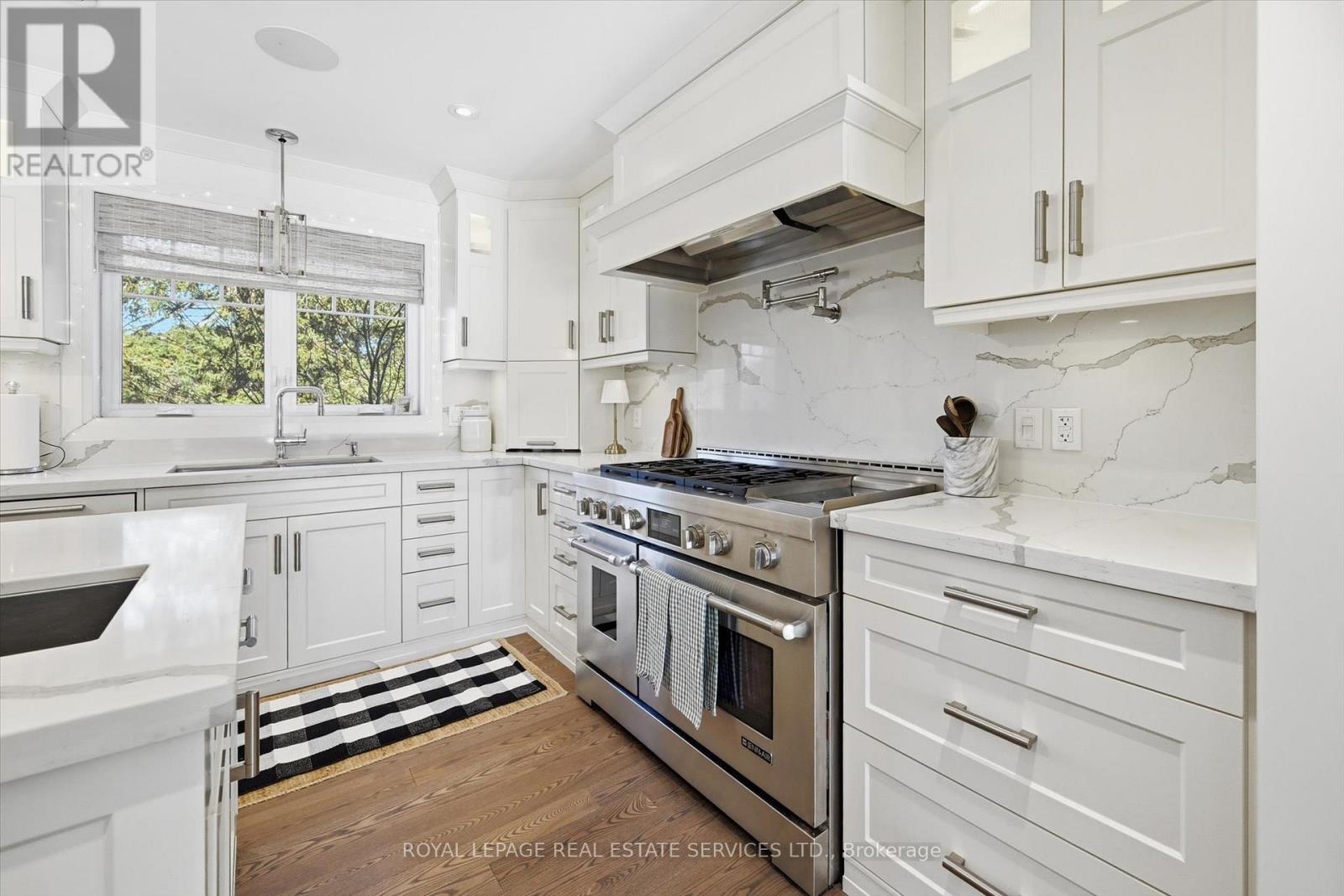 225 Weldon Avenue, Oakville, Ontario  L6K 2H9 - Photo 9 - W12860596