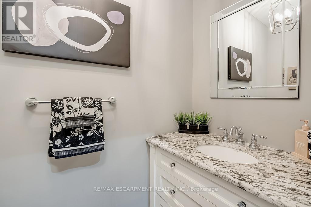 1050 Mohawk Road, Burlington, Ontario  L7T 3M6 - Photo 19 - W12860706