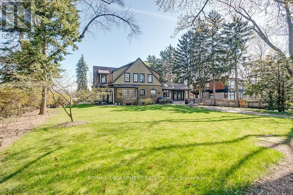 1050 Mohawk Road, Burlington, Ontario  L7T 3M6 - Photo 2 - W12860706