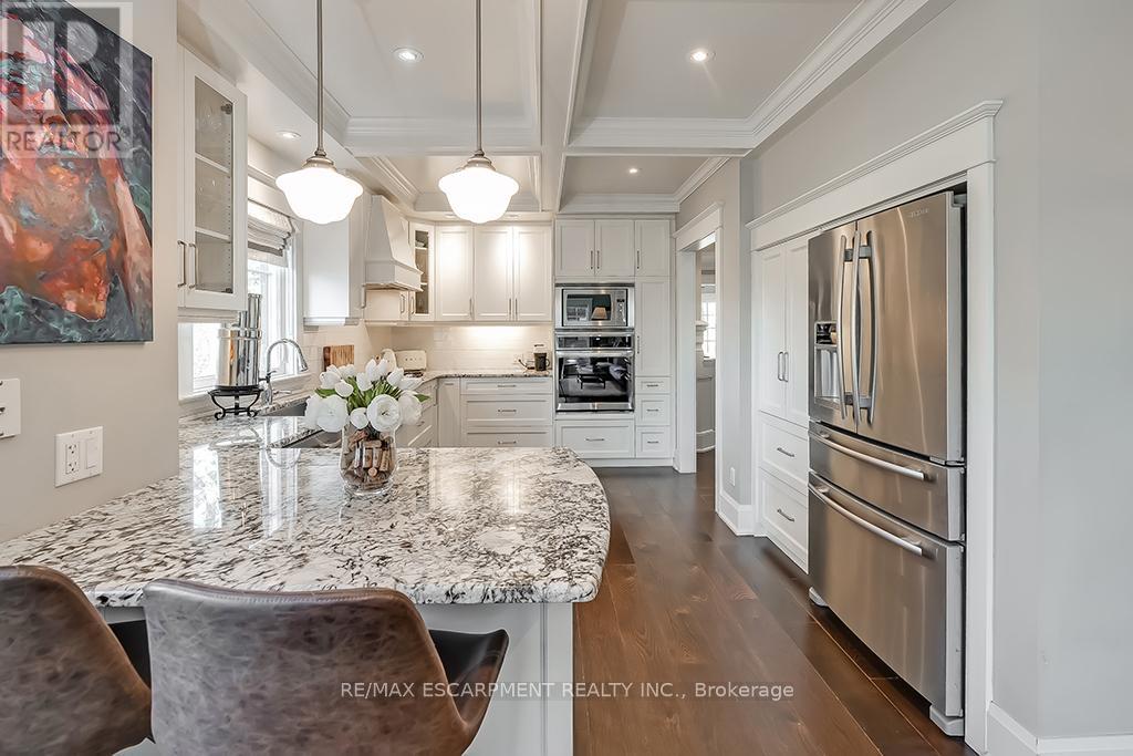 1050 Mohawk Road, Burlington, Ontario  L7T 3M6 - Photo 24 - W12860706