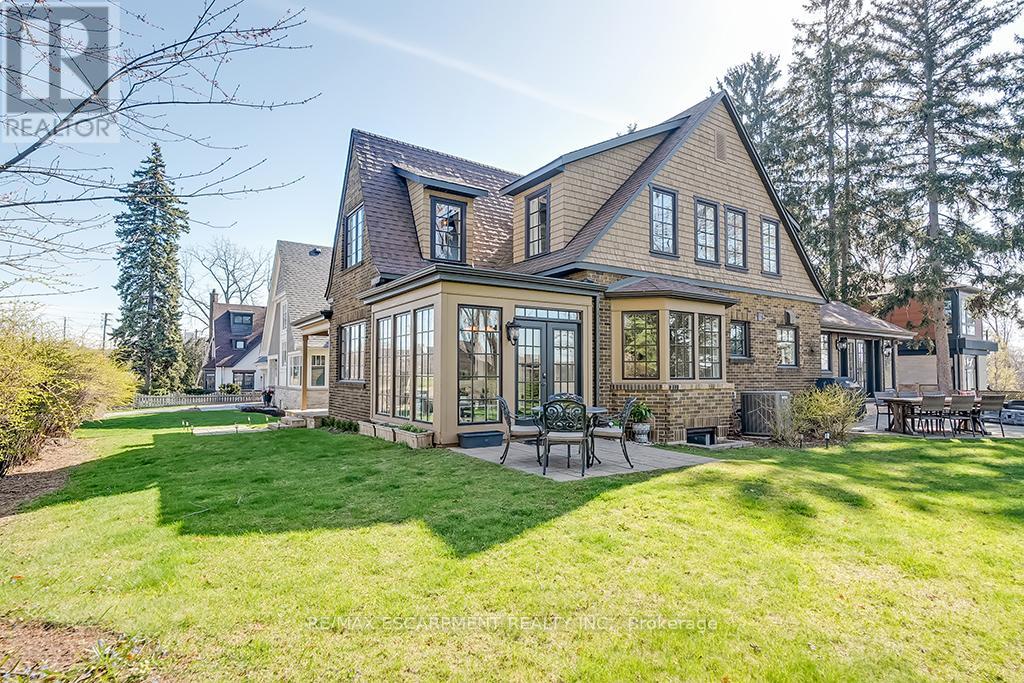 1050 Mohawk Road, Burlington, Ontario  L7T 3M6 - Photo 3 - W12860706