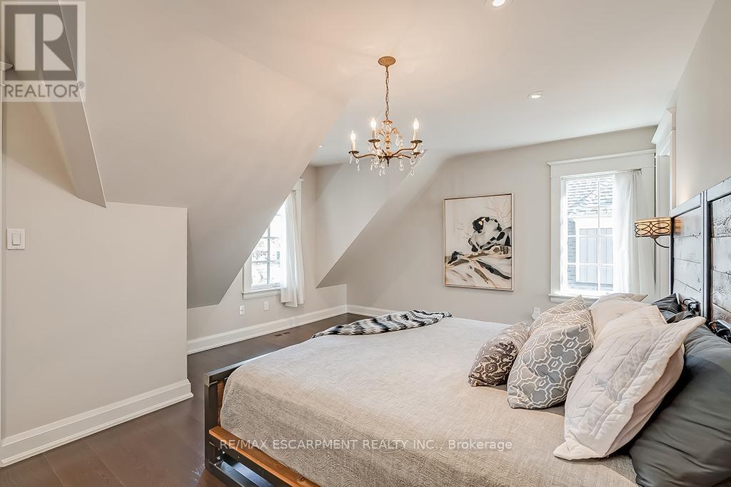 1050 Mohawk Road, Burlington, Ontario  L7T 3M6 - Photo 33 - W12860706