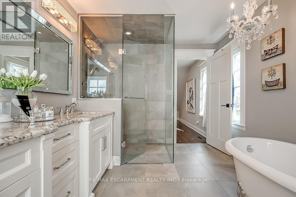 1050 Mohawk Road, Burlington, Ontario  L7T 3M6 - Photo 36 - W12860706