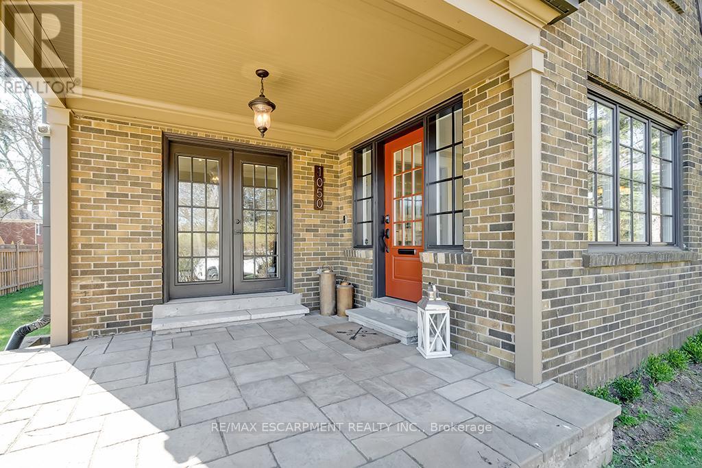 1050 Mohawk Road, Burlington, Ontario  L7T 3M6 - Photo 4 - W12860706