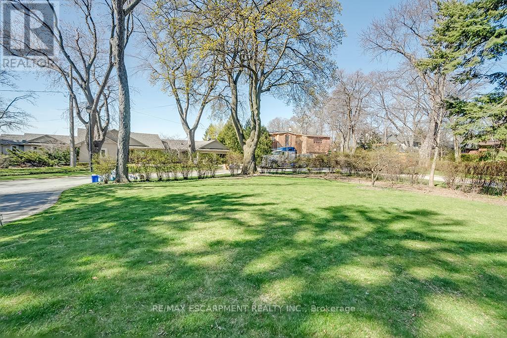 1050 Mohawk Road, Burlington, Ontario  L7T 3M6 - Photo 45 - W12860706