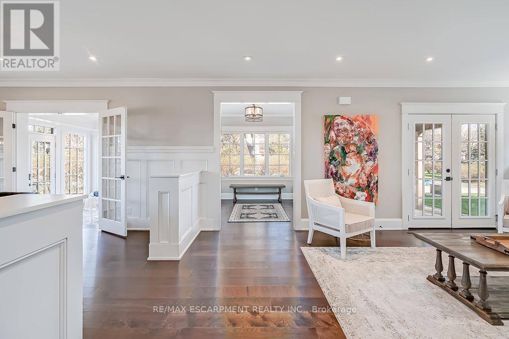 1050 Mohawk Road, Burlington, Ontario  L7T 3M6 - Photo 8 - W12860706