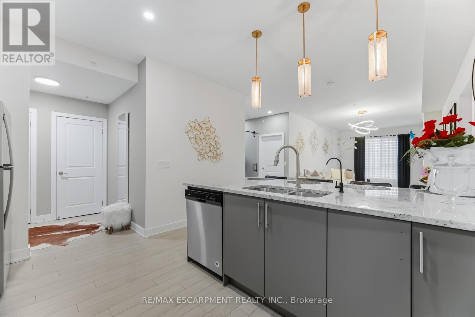 220 - 150 Oak Park Boulevard, Oakville, Ontario  L6H 3P2 - Photo 10 - W12860710