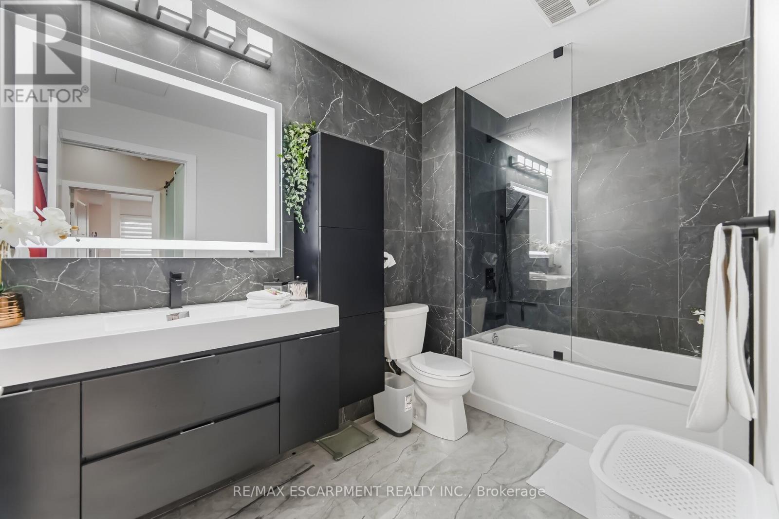 220 - 150 Oak Park Boulevard, Oakville, Ontario  L6H 3P2 - Photo 29 - W12860710