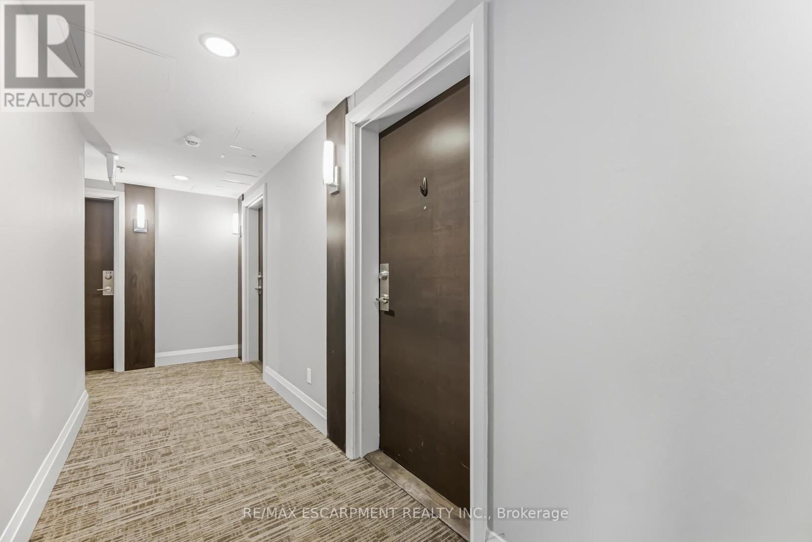 220 - 150 Oak Park Boulevard, Oakville, Ontario  L6H 3P2 - Photo 5 - W12860710