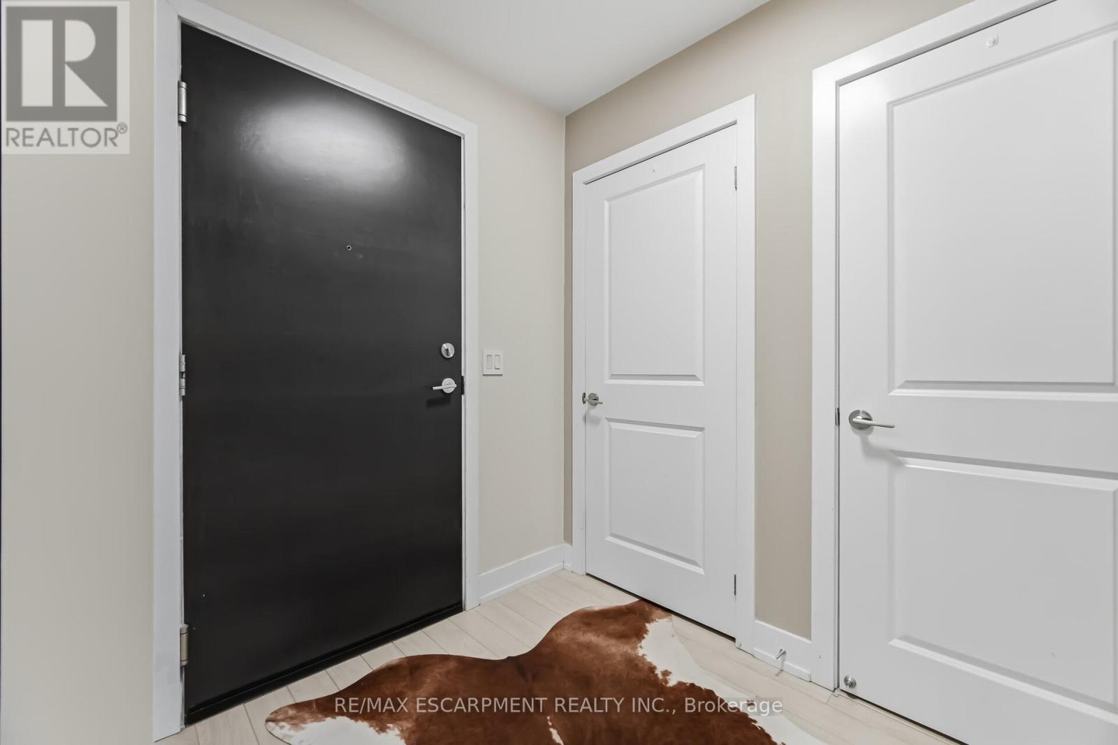 220 - 150 Oak Park Boulevard, Oakville, Ontario  L6H 3P2 - Photo 6 - W12860710