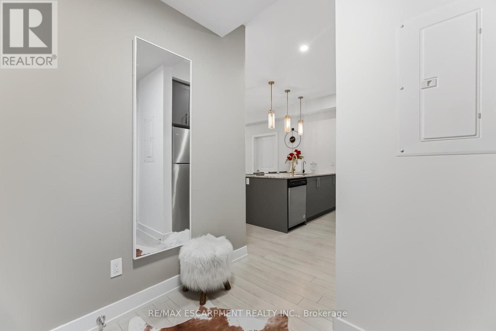 220 - 150 Oak Park Boulevard, Oakville, Ontario  L6H 3P2 - Photo 7 - W12860710